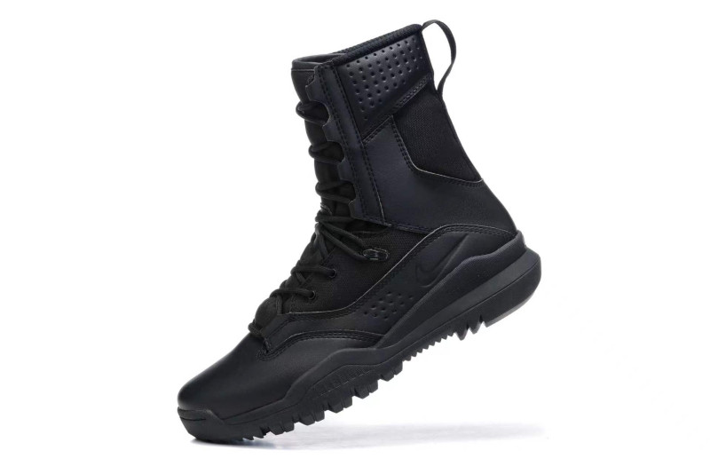 Nike sfb Noir 40