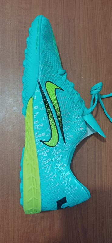 Nike Turf 2 Vert 42