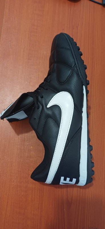 Nike turf noir 44